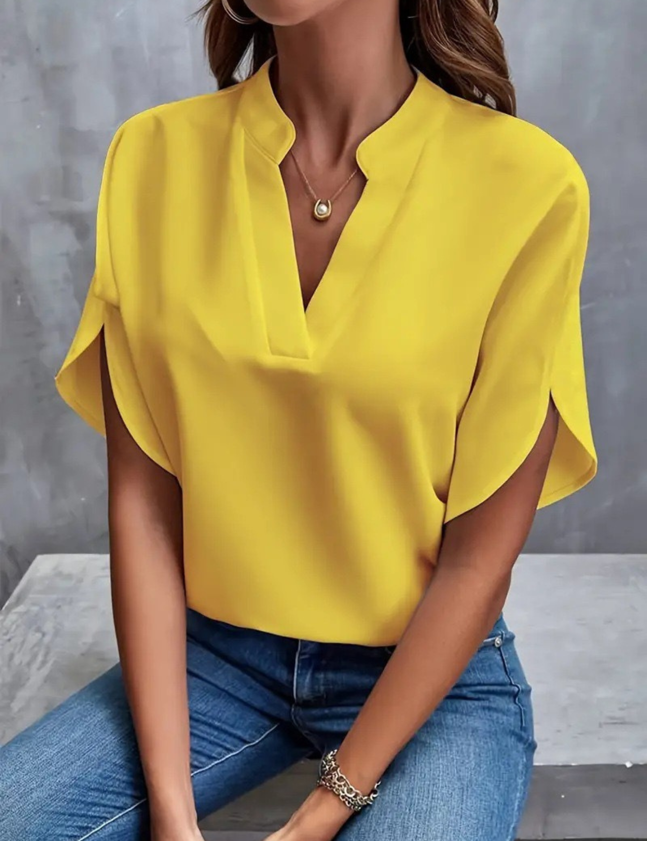 Chic V-hals Blouse voor Dames met een Betoverende Stijl