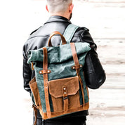 Finn | Stijlvolle Militaire Canvas Rugzak met Roltop voor Wandelen en Laptop