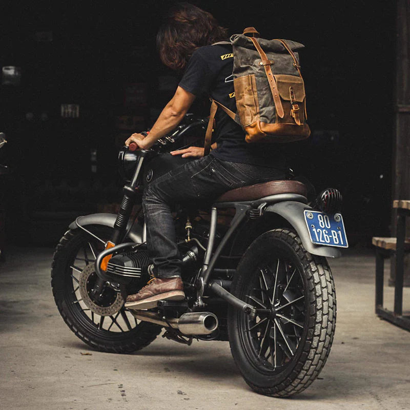 Finn | Stijlvolle Militaire Canvas Rugzak met Roltop voor Wandelen en Laptop