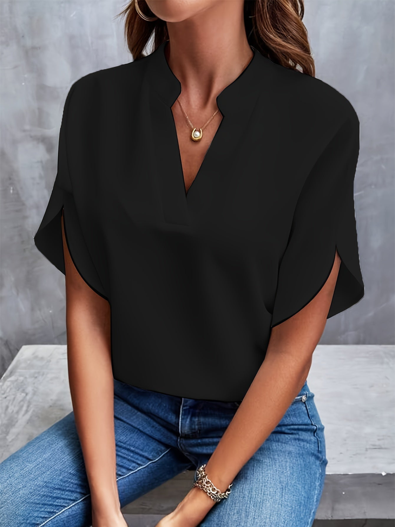 Chic V-hals Blouse voor Dames met een Betoverende Stijl
