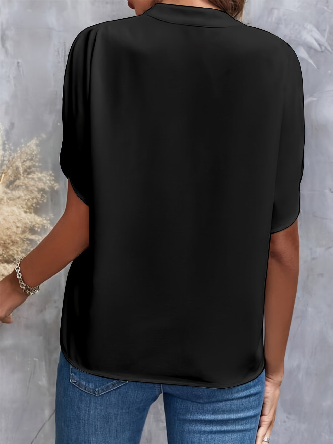 Chic V-hals Blouse voor Dames met een Betoverende Stijl
