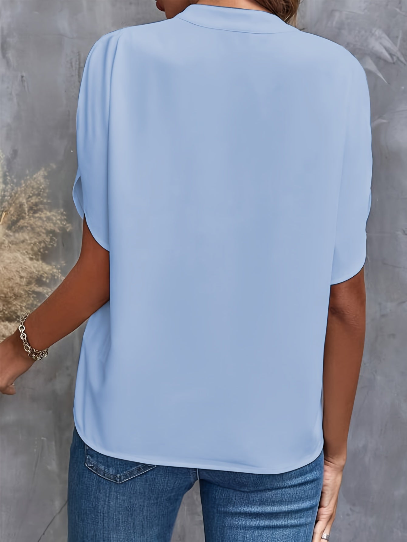 Chic V-hals Blouse voor Dames met een Betoverende Stijl