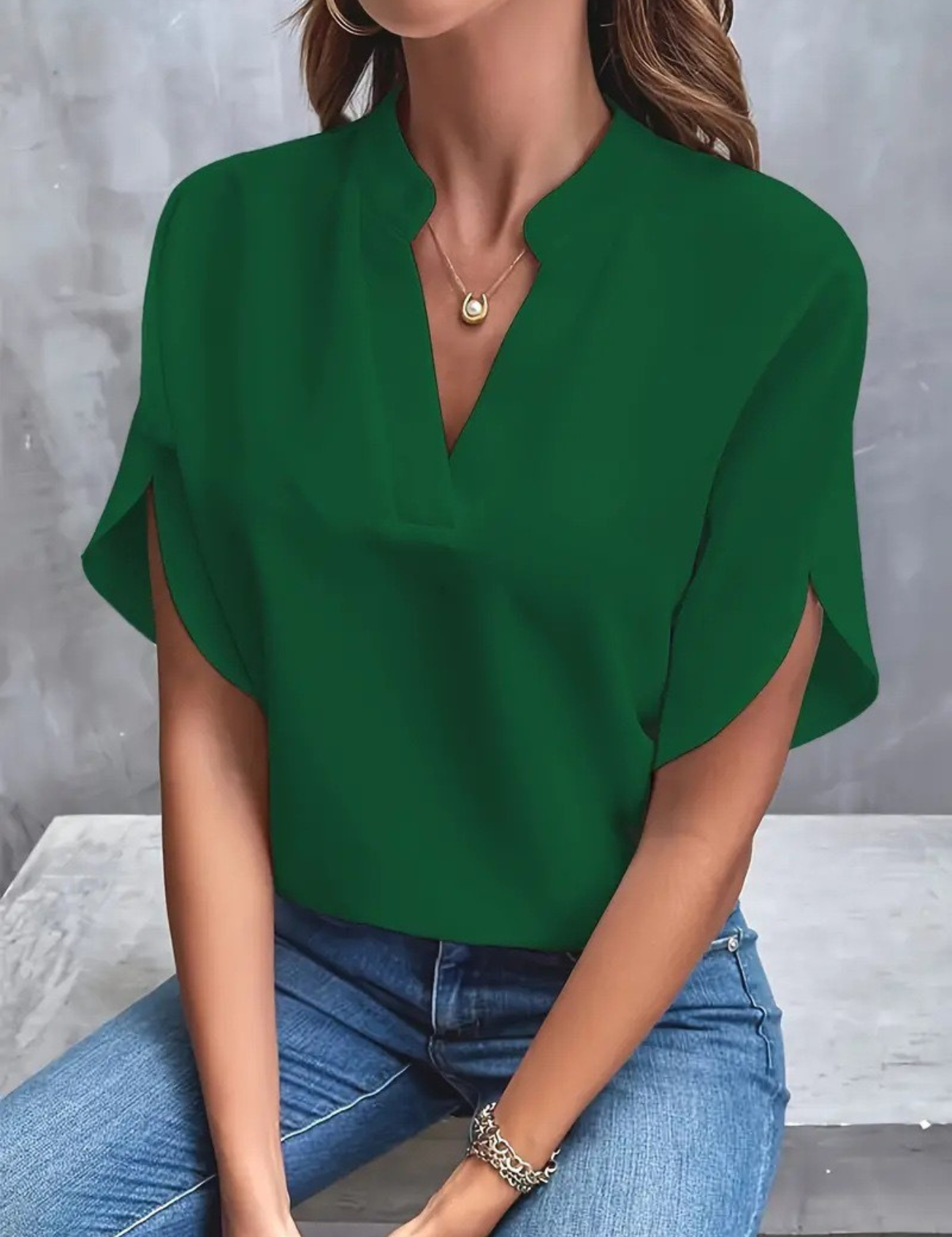 Chic V-hals Blouse voor Dames met een Betoverende Stijl