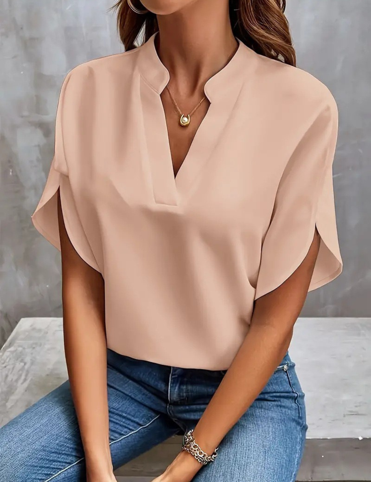 Chic V-hals Blouse voor Dames met een Betoverende Stijl