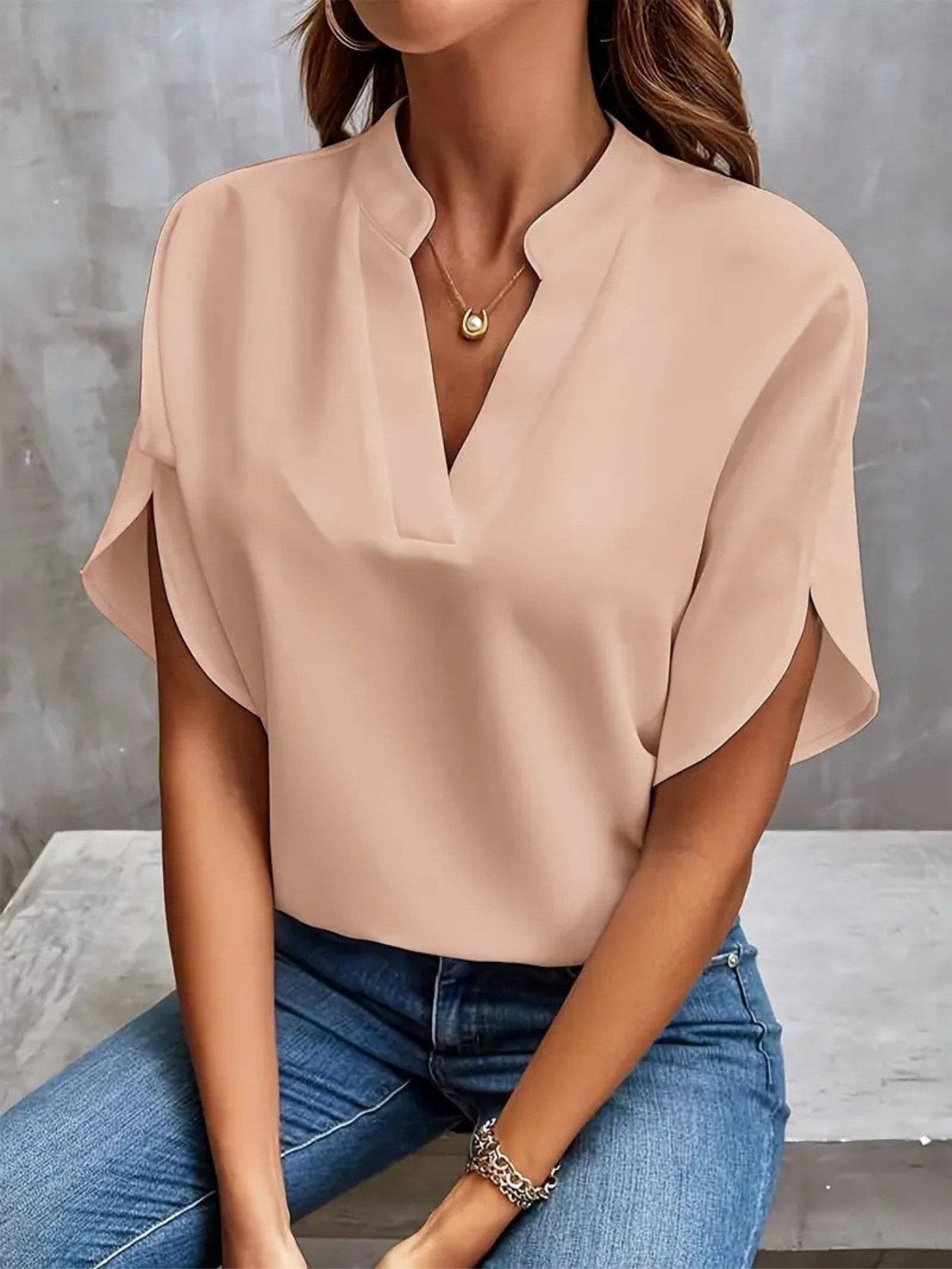 Chic V-hals Blouse voor Dames met een Betoverende Stijl