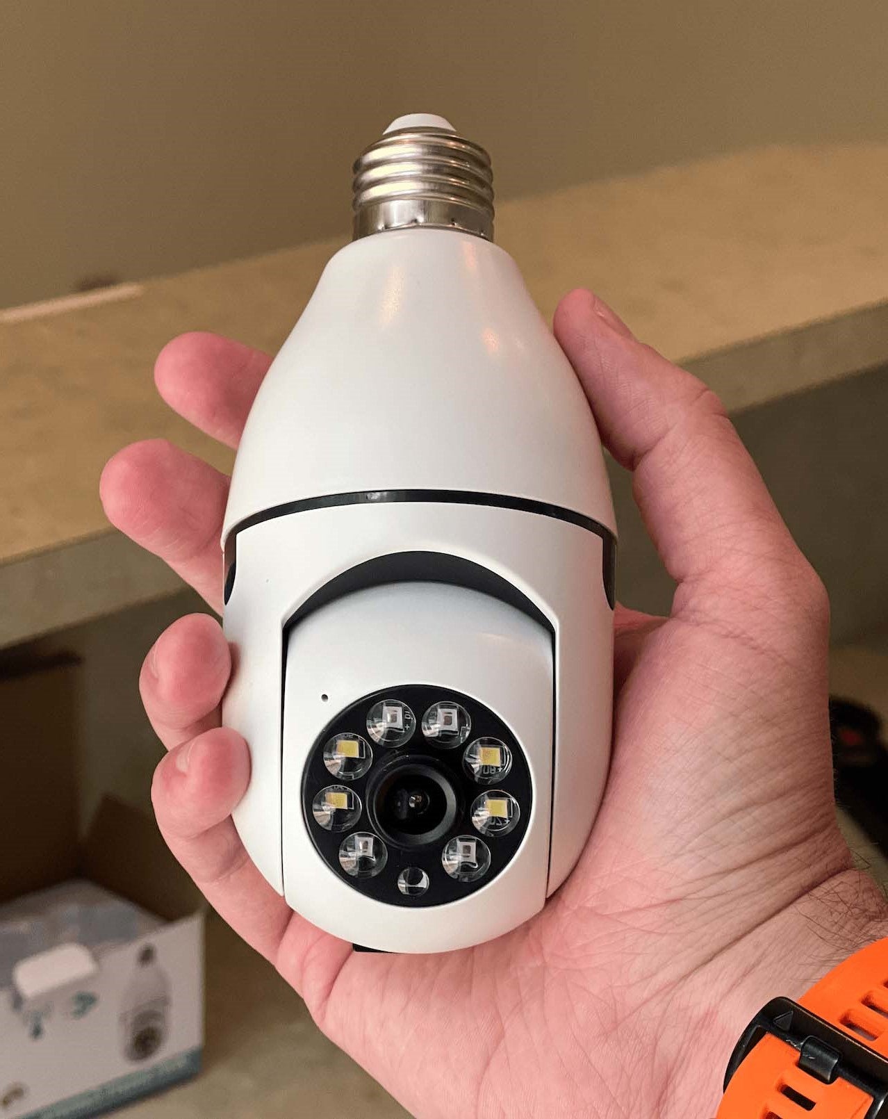 Beveiligingscamera met gloeilamp - Hoogst beoordeelde beveiligingscamera met gloeilamp 0