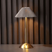 GlowCrest | Verfijnde Moderne Lamp voor Stijlvolle Interieurs