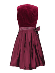 Dirndljurk Oktoberfest met schort en elegant lijfje voor dames 2