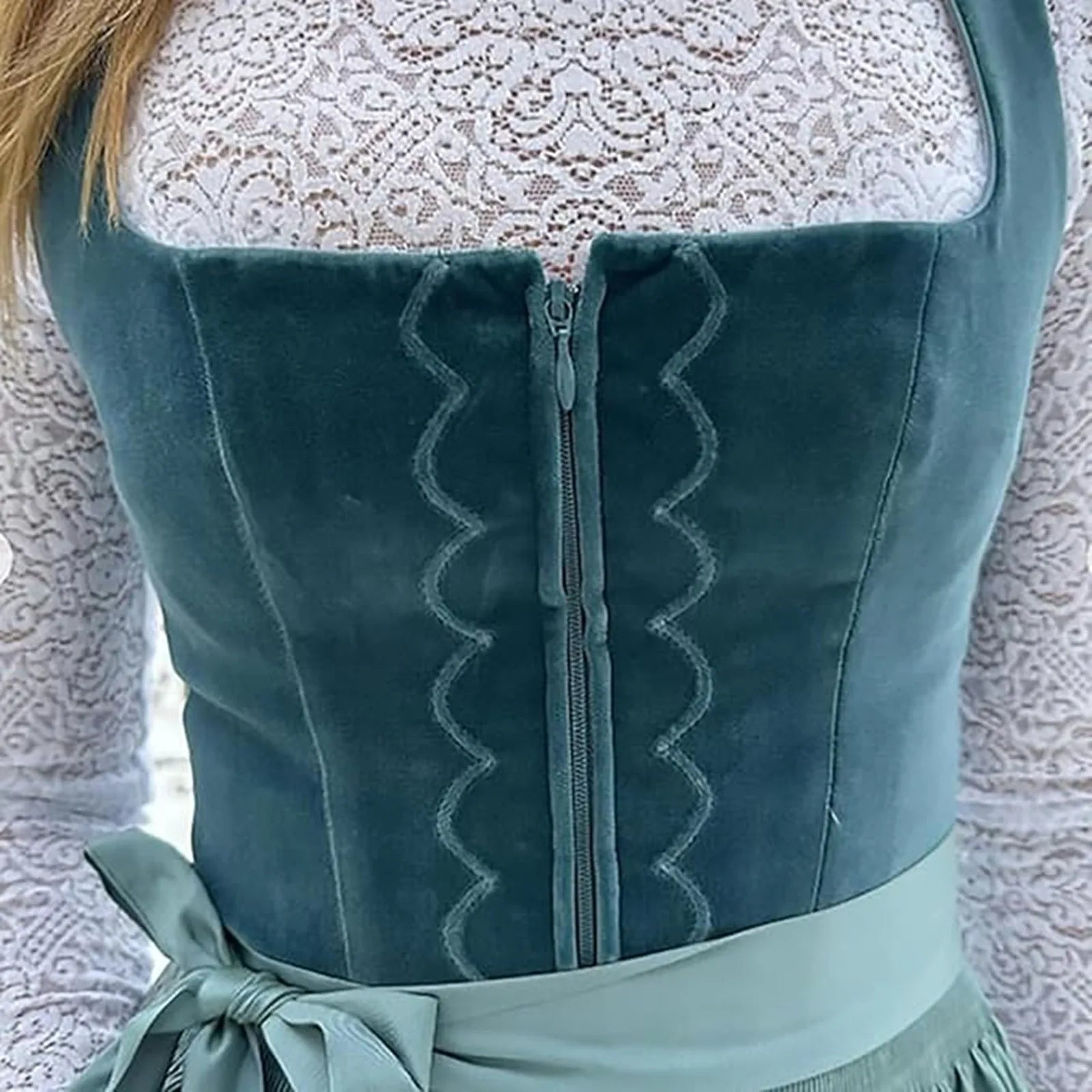 Dirndljurk Oktoberfest met schort en traditioneel lijfje voor dames 1