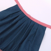 Dirndljurk met ruitjesmotief en schort voor dames in traditionele klederdracht 2