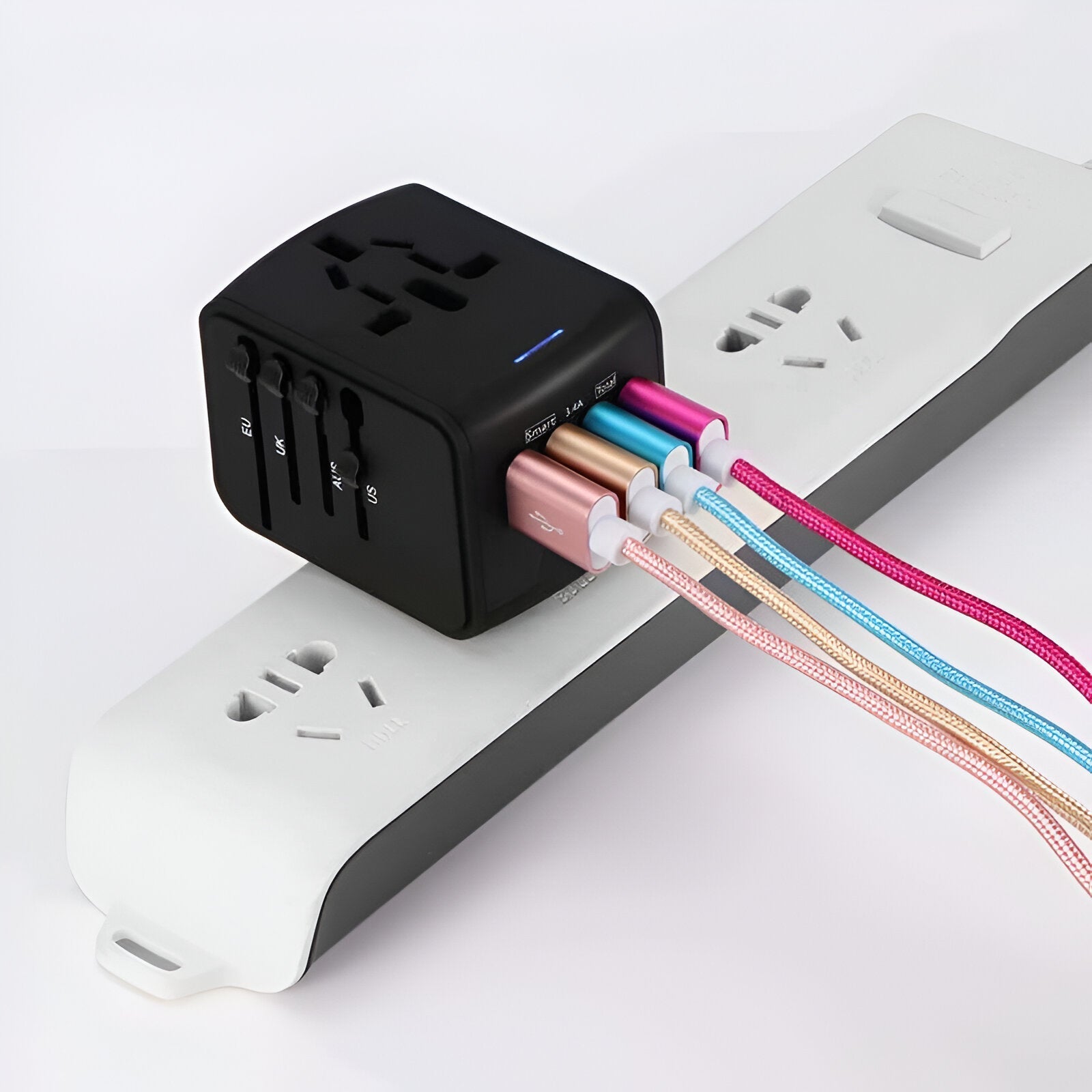 LINA Universele Reisadapter | Compact Ontwerp met Snelladen en 4 USB-Poorten