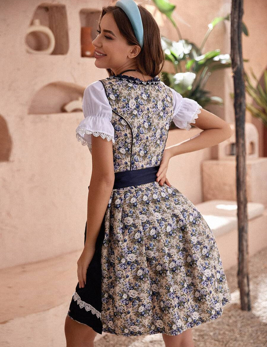 Oktoberfest dirndljurk met bloemenprint en donkerblauw schort 1