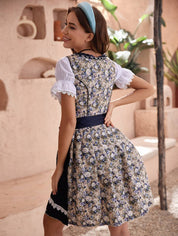Oktoberfest dirndljurk met bloemenprint en donkerblauw schort 1