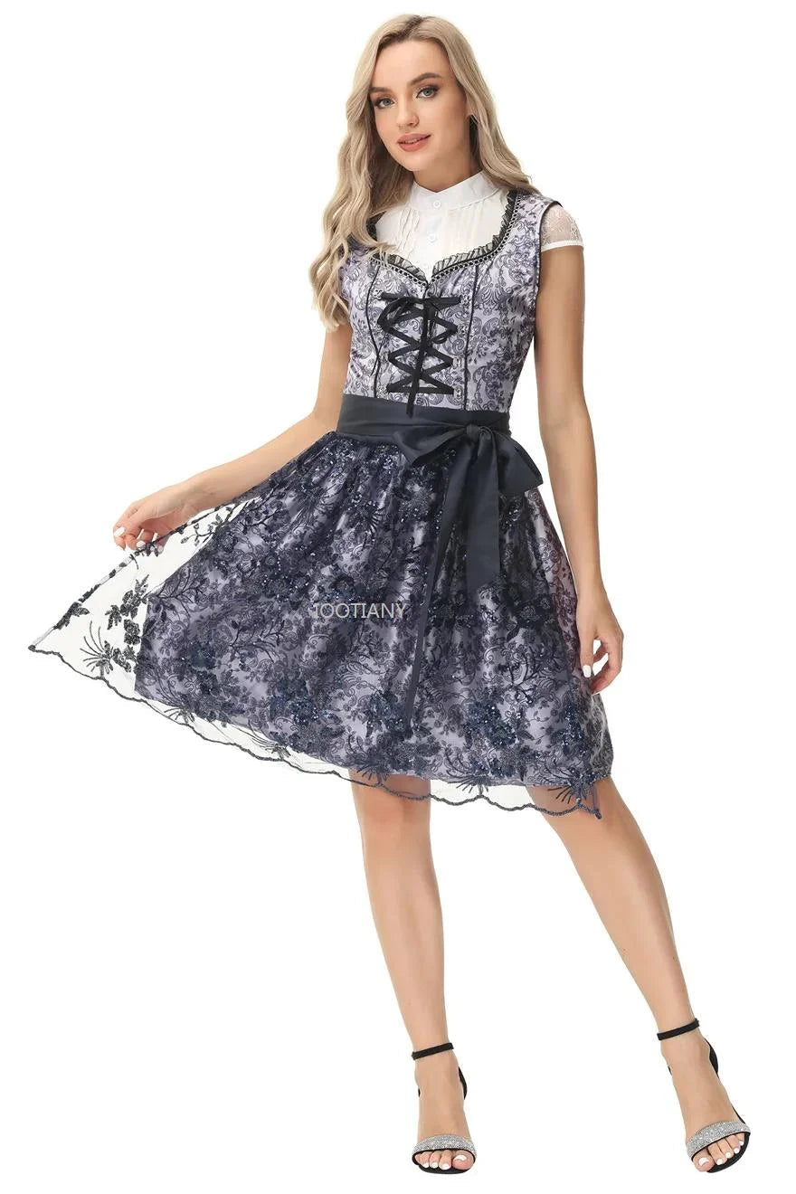 Oktoberfest dirndljurk met bloemenschort en kanten blouse 2