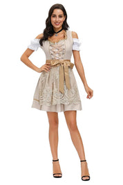 Oktoberfest dirndljurk met bloemenschort en kanten blouse 3