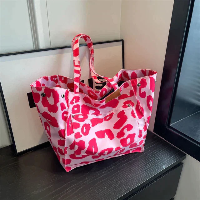 Elegante Luipaardprint Porter Tas Met een Chic Silhouet