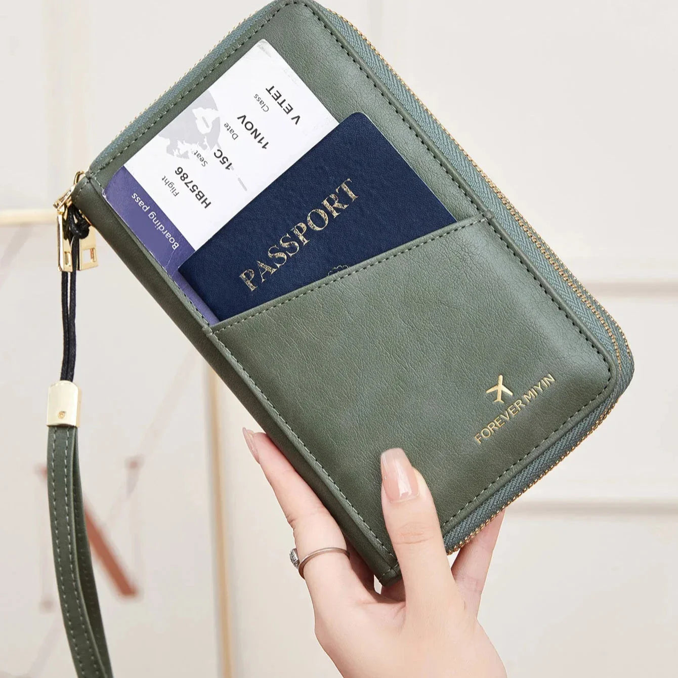 Denise | RFID Beschermende Paspoorthouder en Reisetui met Polsband