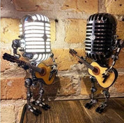 Vintage metalen microfoonrobot met gitaarlamp 3