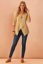 Beige blouse met elegante asymmetrische laagjes en halflange mouwen