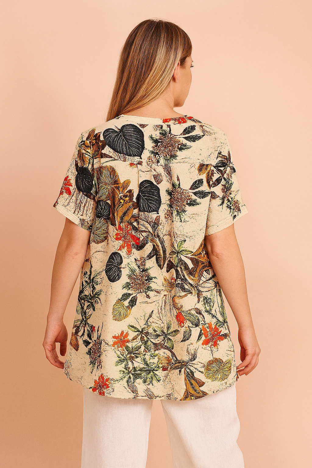 Luchtige blouse met korte mouwen en kleurrijke bloemenprint in vintage stijl, voorzien van knoopsluiting en rechte zoom