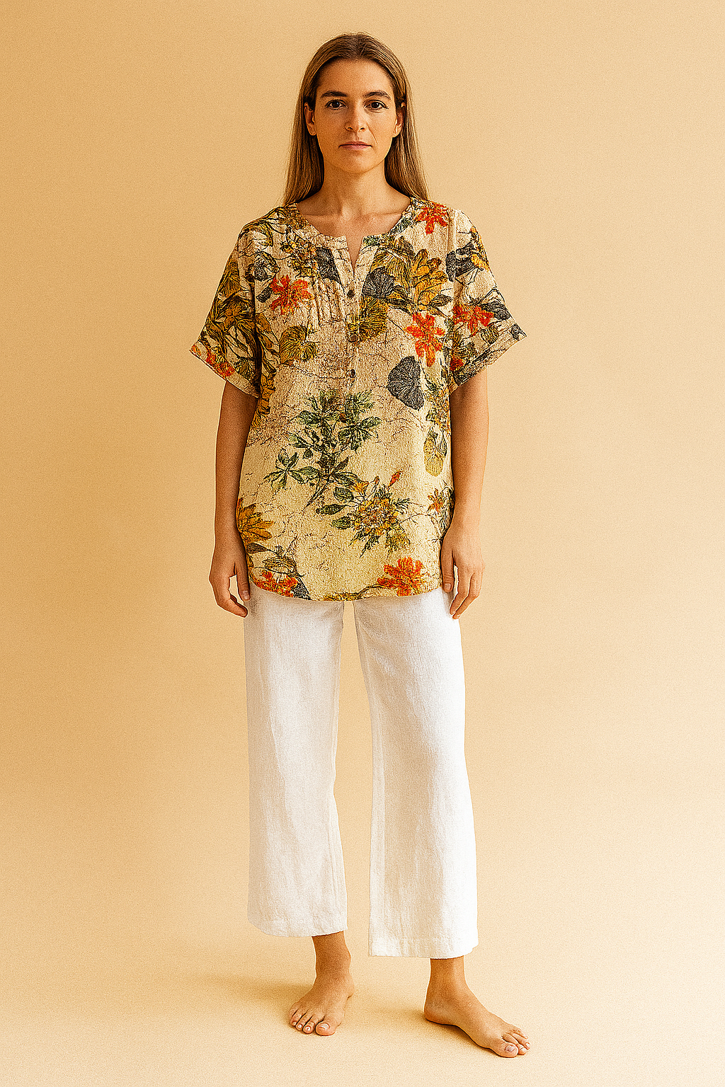 Luchtige blouse met korte mouwen en kleurrijke bloemenprint in vintage stijl, voorzien van knoopsluiting en rechte zoom