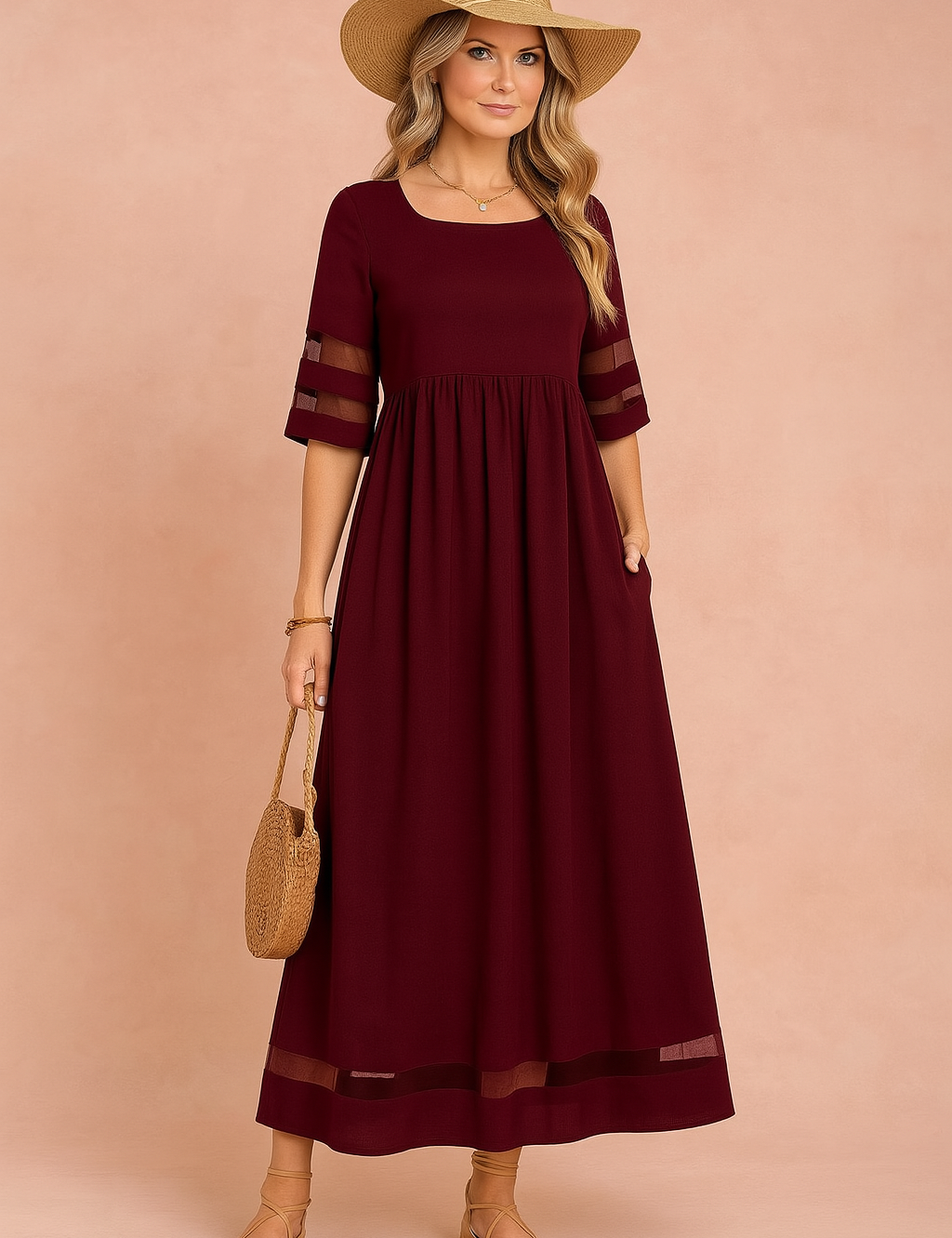 Bordeauxrode maxi jurk met transparante mouwdetails en luchtige voile afwerking, perfect voor zomerse dagen.