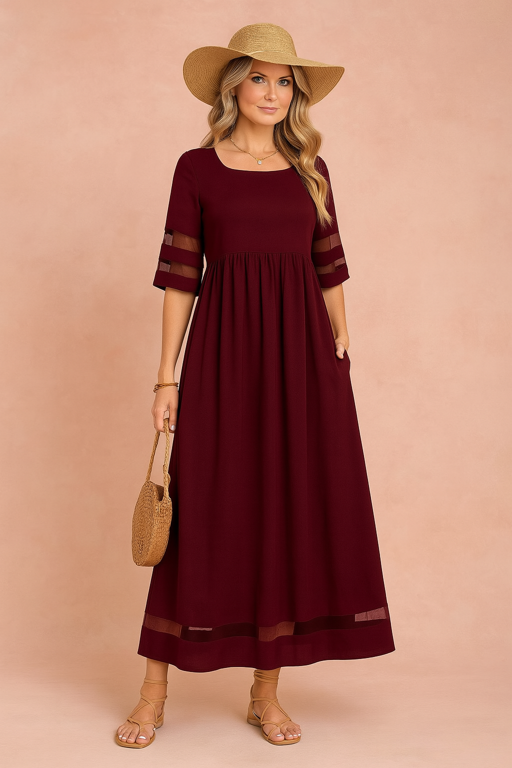 Bordeauxrode maxi jurk met transparante mouwdetails en luchtige voile afwerking, perfect voor zomerse dagen.