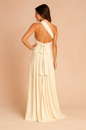 Crèmekleurige maxi-jurk met asymmetrische schouderband en striksluiting op de rug in effen jersey.