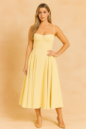 Gele midi zomerjurk met corset-top en volle rok