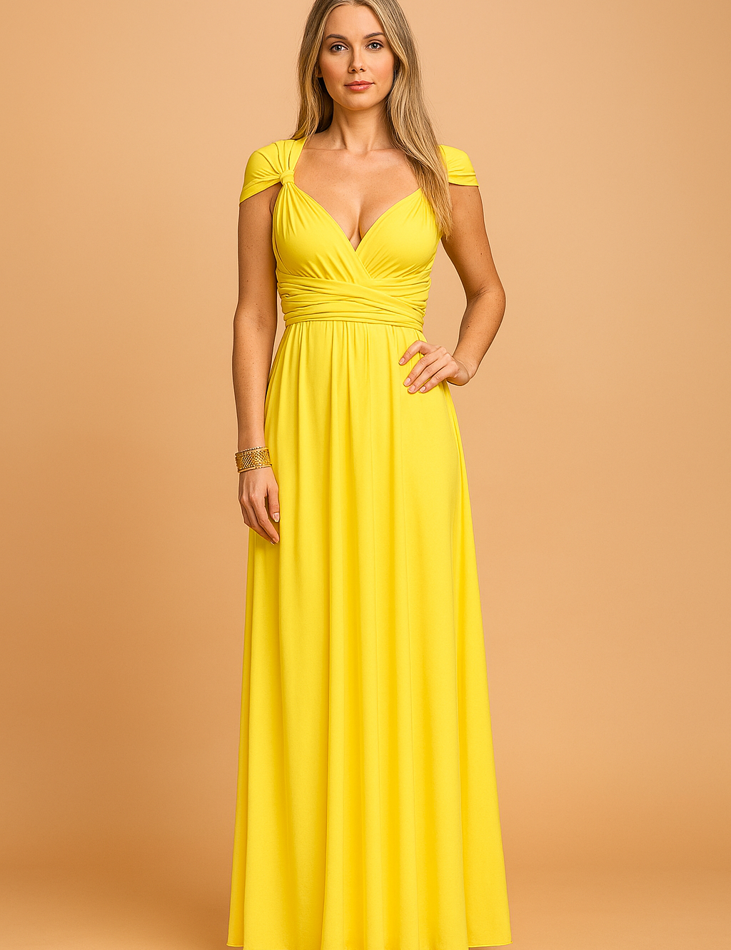 Gele off-shoulder jurk met geplooide bustier, brede tailleband en vloeiende, effen stof.