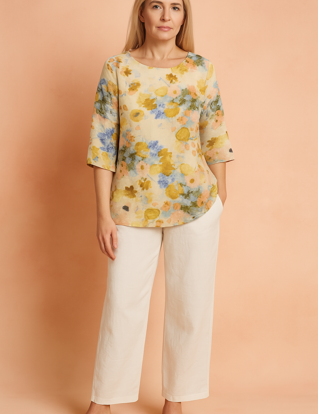 4 mouwen in warmgeel met aquarel bloemenprint in blauw, groen en perzik – ideaal voor lente-outfits.