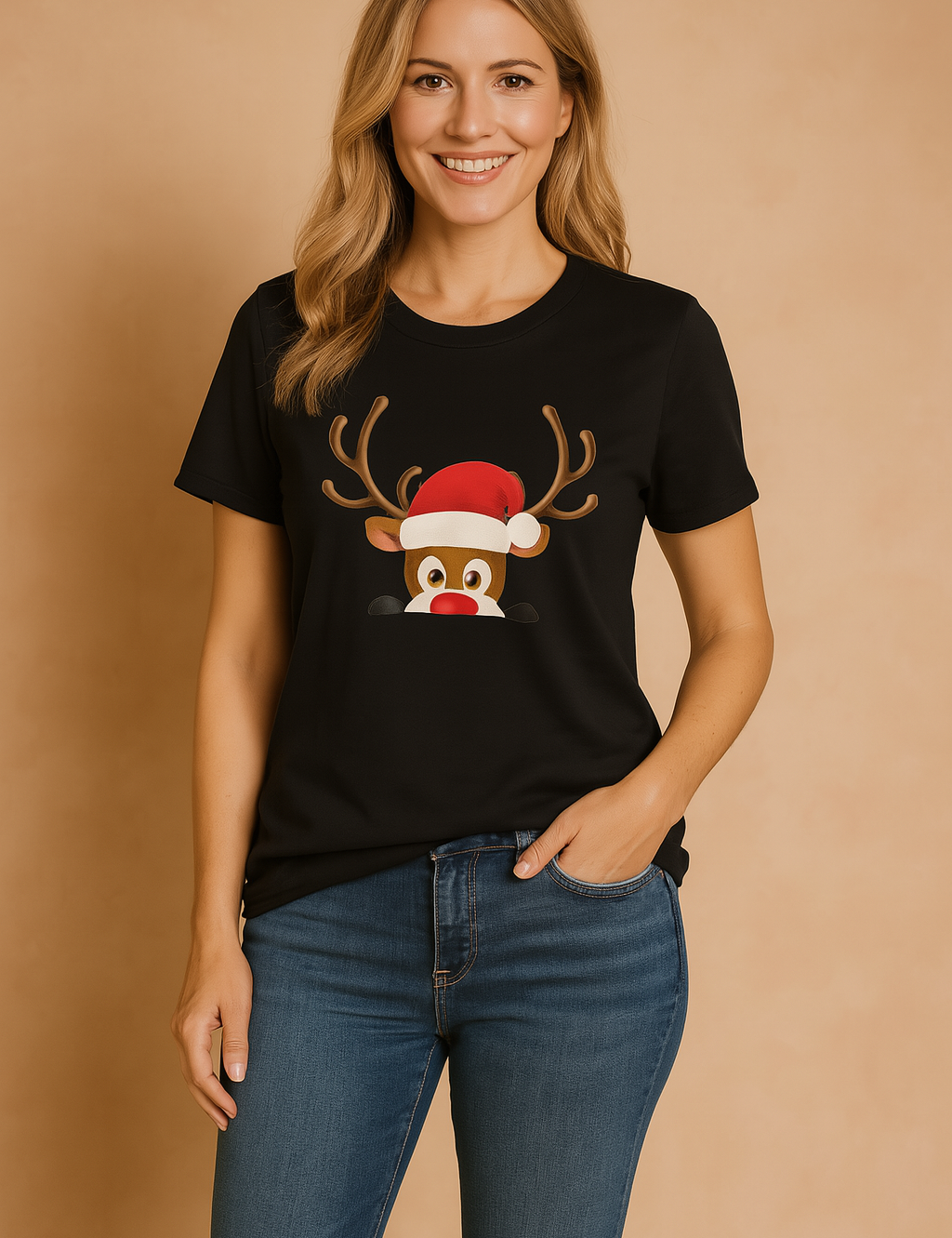 Zwart dames kerstshirt met een schattig rendiergezicht en kerstmuts – ideaal voor een feestelijke casual look.