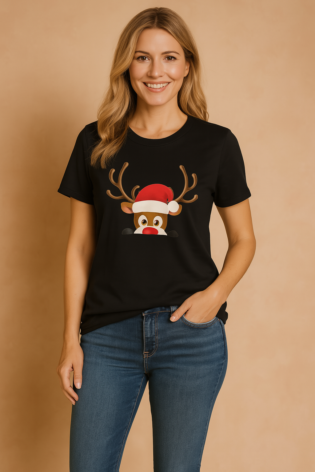 Zwart dames kerstshirt met een schattig rendiergezicht en kerstmuts – ideaal voor een feestelijke casual look.