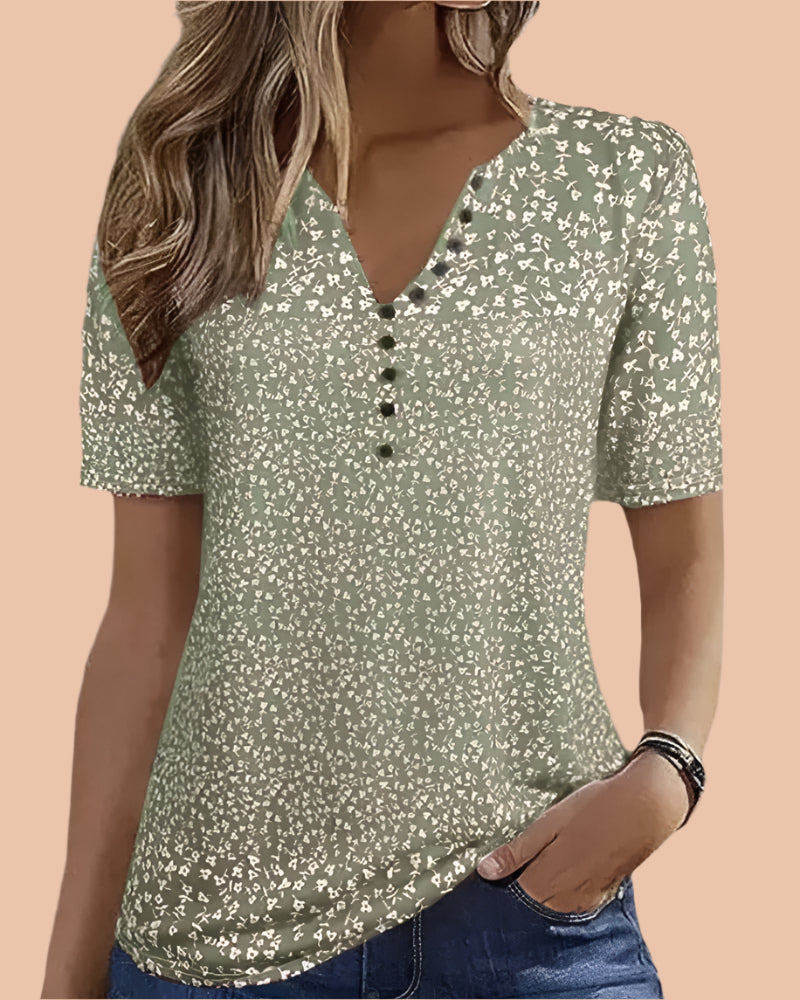 Groene henley-blouse met bloemenprint, korte mouwen en sierknopen, in een casual pasvorm met afgeronde zoom.