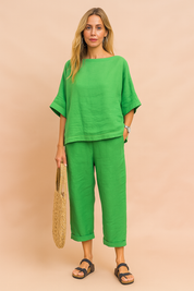 Losvallende groene linnen blouse met wijde korte mouwen en rechte halslijn, ideaal voor zomerse casual outfits