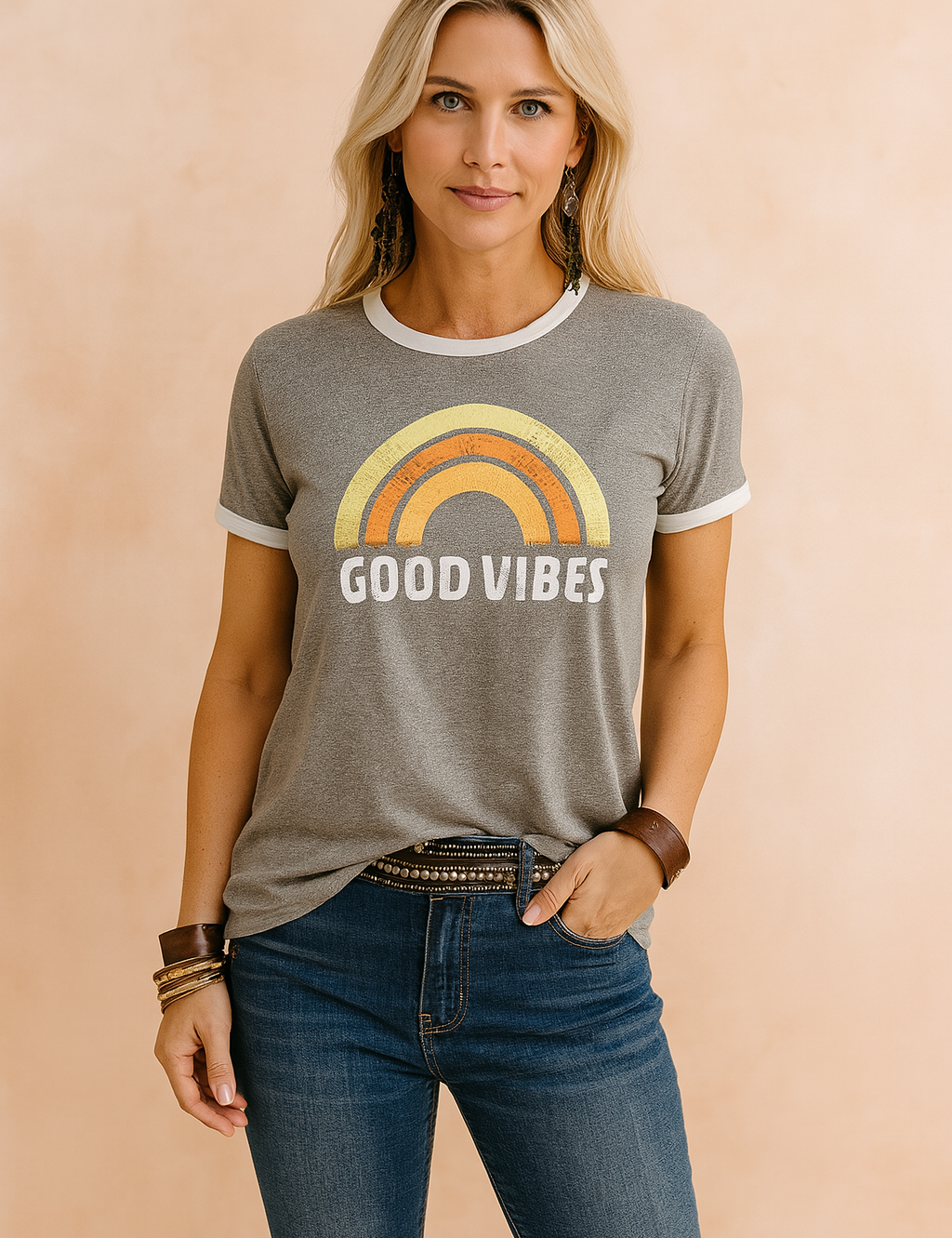 Grijs T-shirt met vintage regenboogprint en tekst ‘Good Vibes’