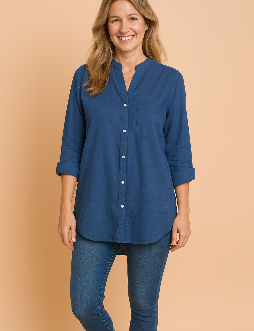 Blauwe linnen blouse met knoopsluiting, opstaande kraag en rechte pasvorm, ideaal voor een frisse casual look.