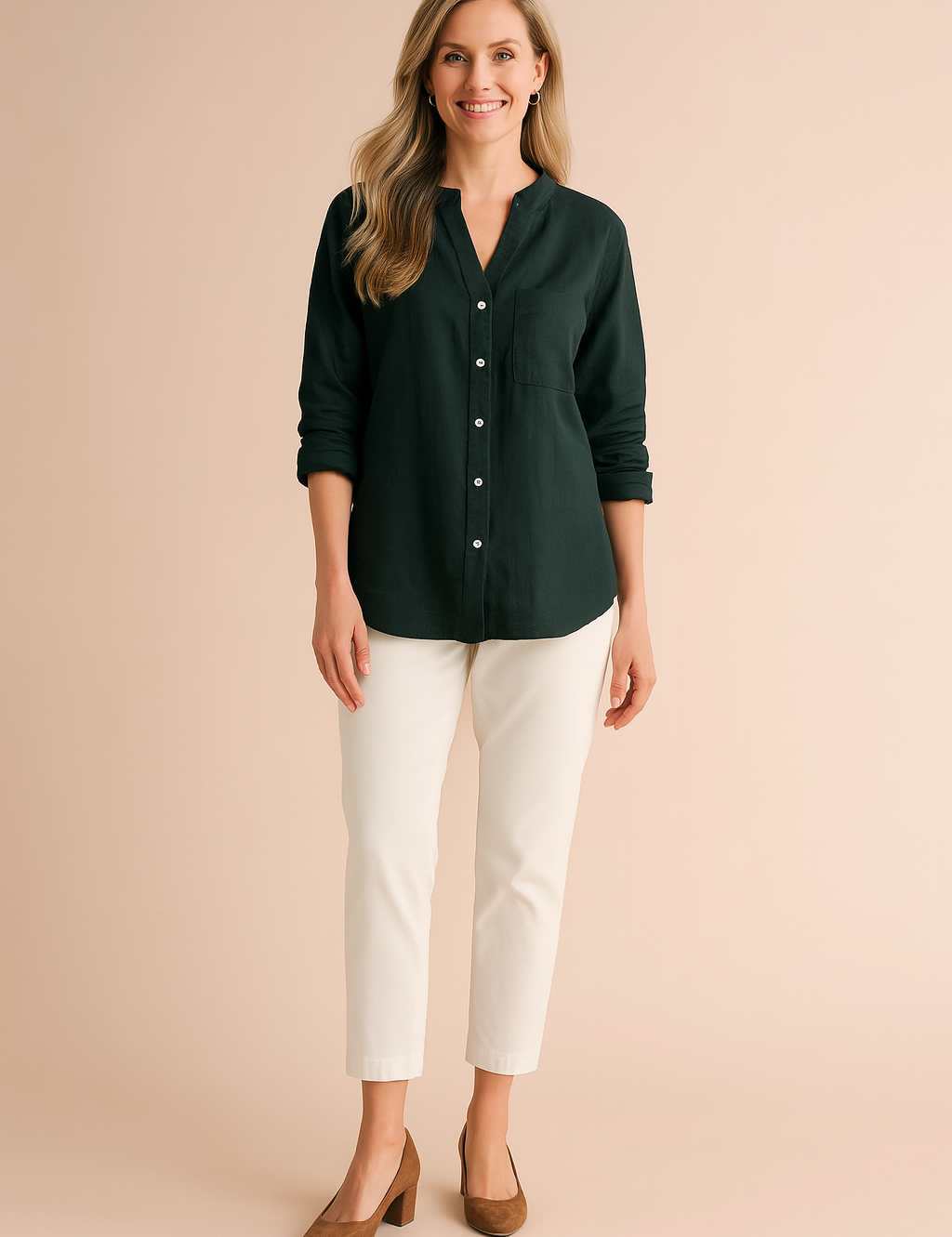 Klassieke donkergroene linnen blouse met knoopsluiting en rechte lange mouwen, geschikt voor een nette en comfortabele stijl.