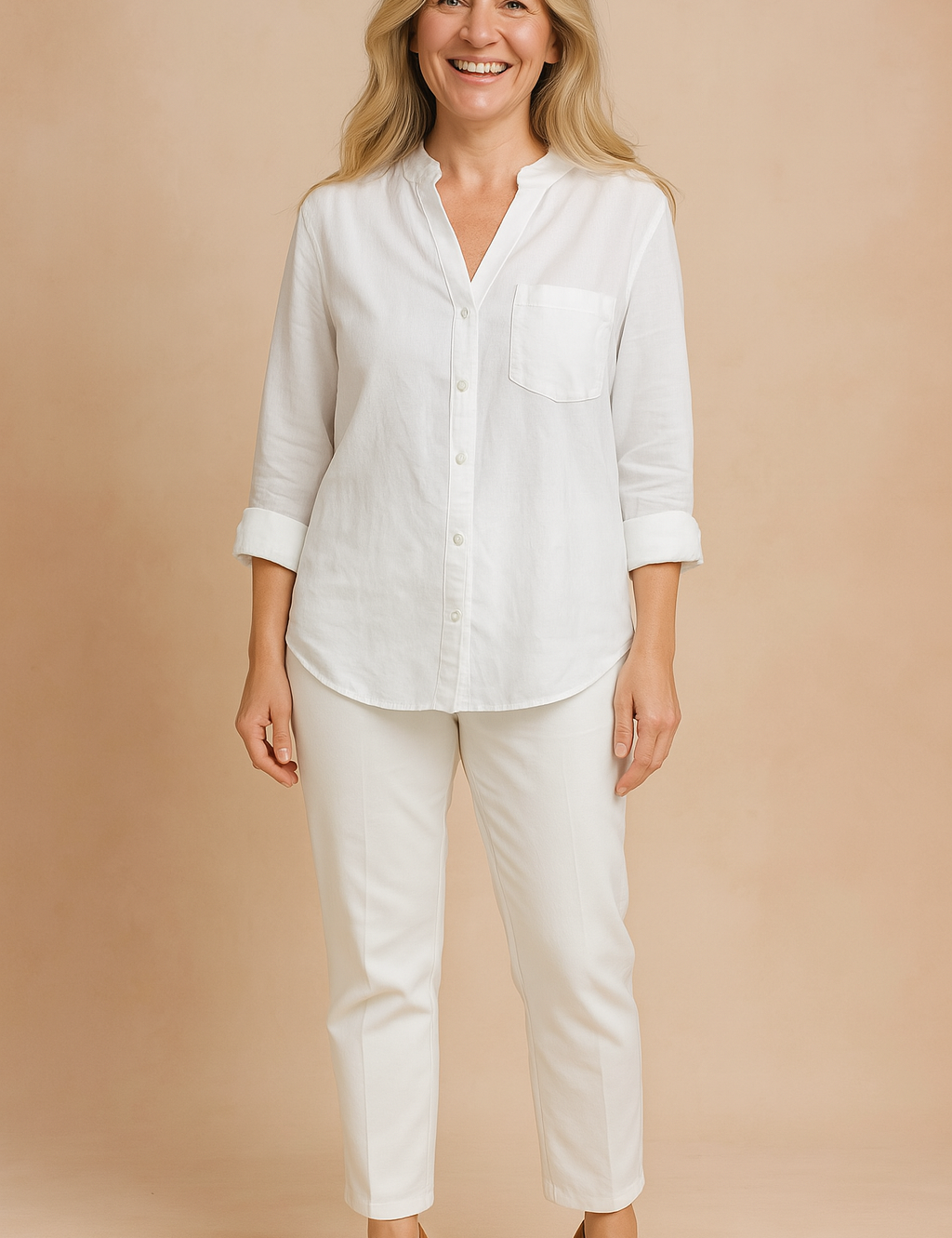 Witte linnen blouse met lange mouwen, knoopsluiting en rechte zoom, luchtig en tijdloos voor elke gelegenheid.