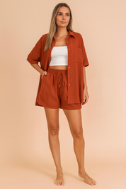 Roestbruine dames co-ord set met oversized kort shirt en bijpassende short met zakken