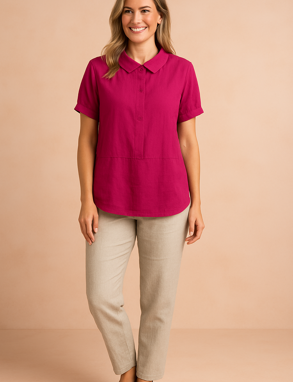 Fuchsia blouse met korte mouwen, knoopsluiting en klassieke kraag in een effen linnenmix stof.
