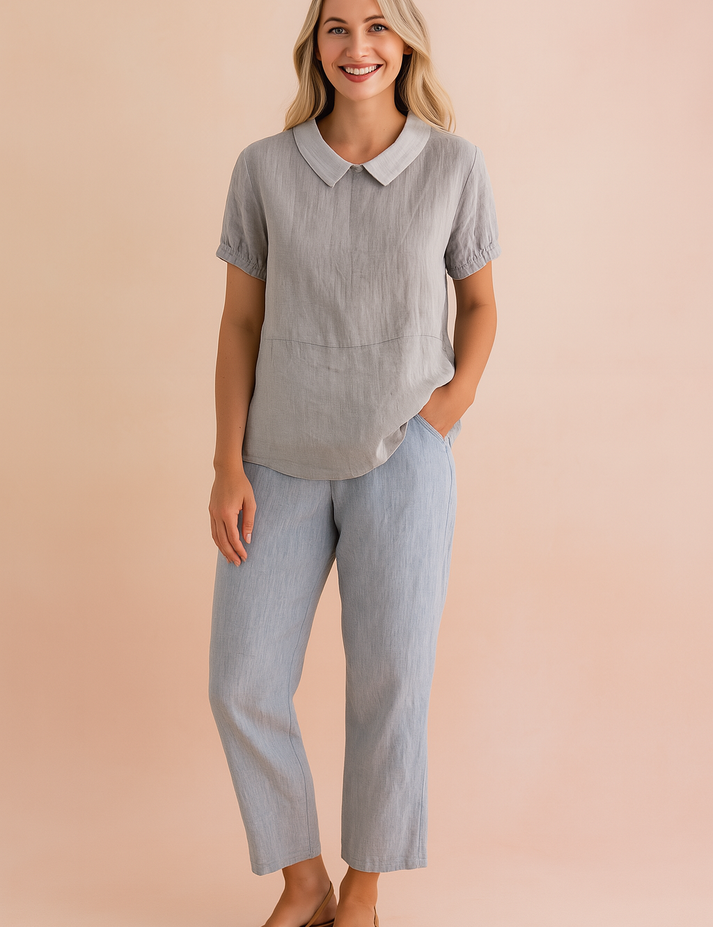 Grijze blouse met Peter Pan-kraag en korte mouwen in een effen geweven linnenmix stof.