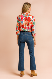 Blouse met kleurrijke stippenprint, kraag en knoopsluiting, driekwartsmouwen en een luchtige pasvorm, perfect voor een speelse voorjaarslook.