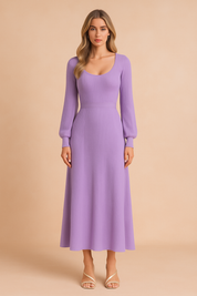 Lila ribgebreide midi jurk met ballonmouwen en diepe ronde hals, aansluitende taille.