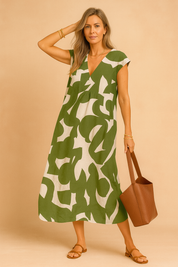 Mouwloze A-lijn zomerjurk met groen en beige abstracte print en V-hals