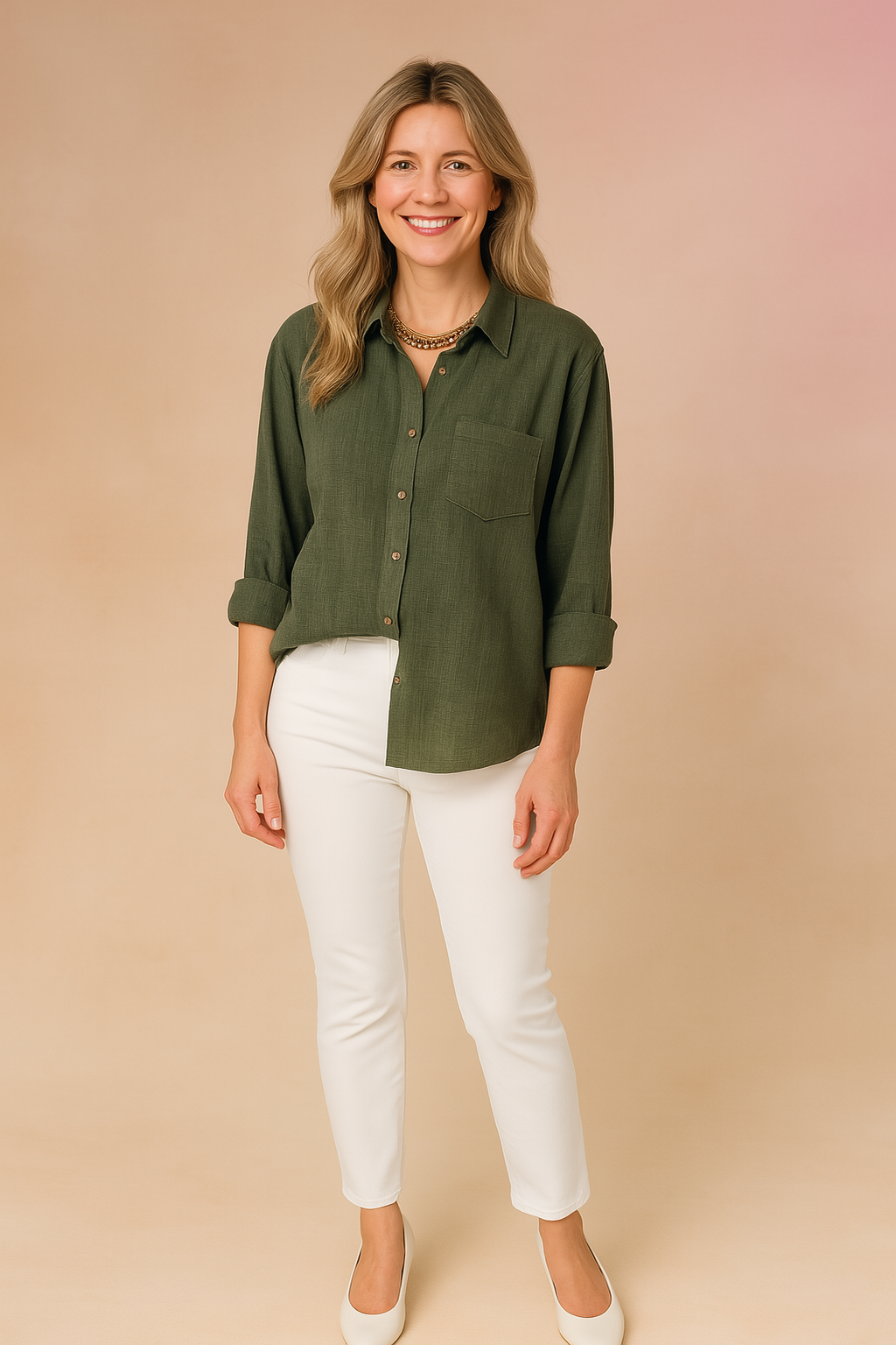 Olijfgroene blouse met lange mouwen, kraag en borstzak – comfortabele dagelijkse basic.