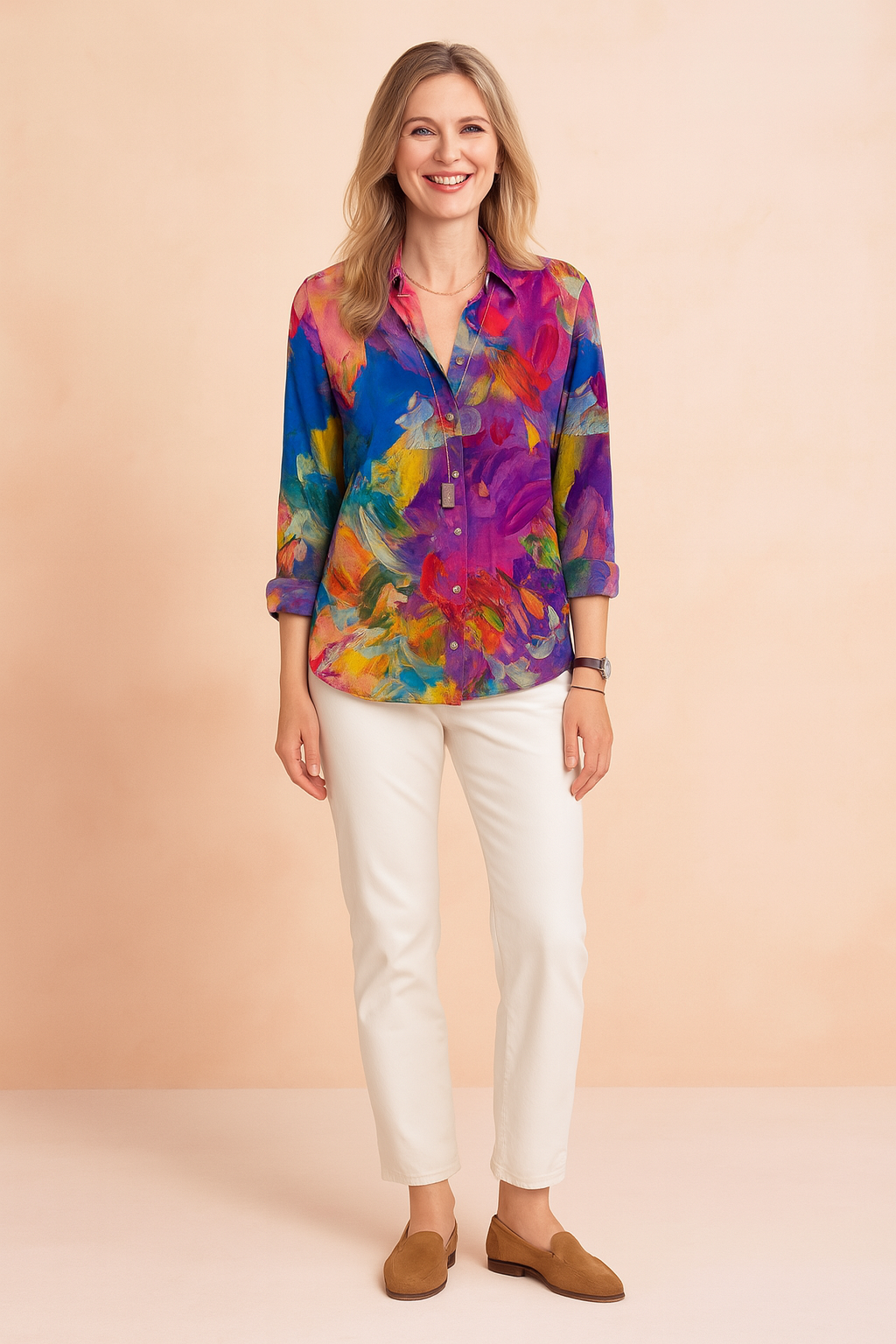 Opvallende bloemenblouse met schilderachtige print in meerdere kleuren, knopen en opgerolde mouwen, perfect voor een statement look.