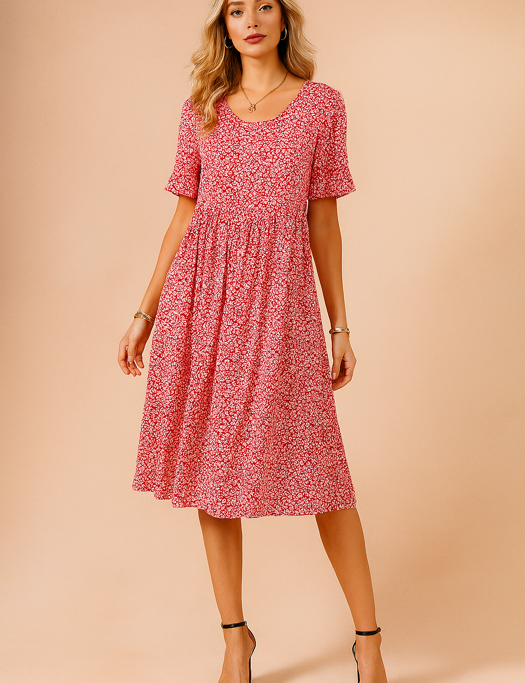 Midilang roze bloemenjurk met korte mouwen en speels wit bloemenmotief, ideaal voor lente en zomer.