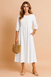 Witte midi-jurk met 3/4-mouwen en ronde hals in een minimalistische effen linnenlook.